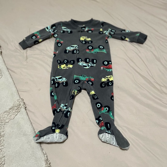 *SOLD* 5 Carters Fleece Sleepers - Picture 5 of 6